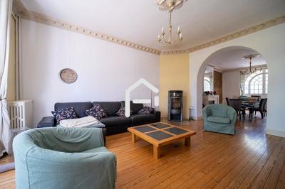 Maison - 250 m² - 7 pièces