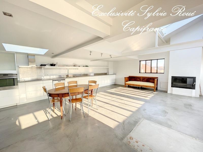 Loft - 135 m² - 4 pièces