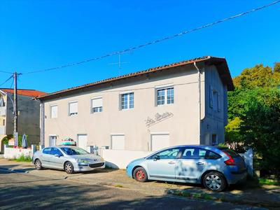 Appartement - 195 m² - 9 pièces