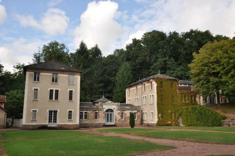 Maison - 5 000 m² - 50 pièces