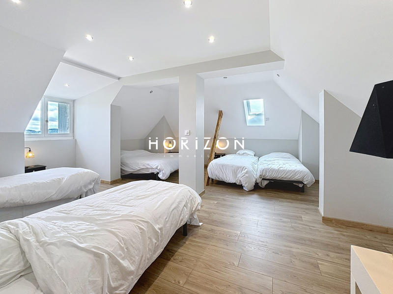 Maison - 218 m² - 6 pièces