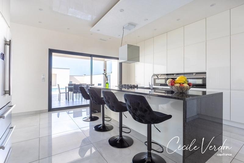 Maison - 226 m² - 9 pièces