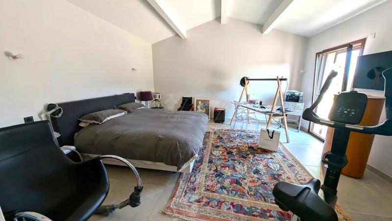 Maison - 260 m² - 7 pièces