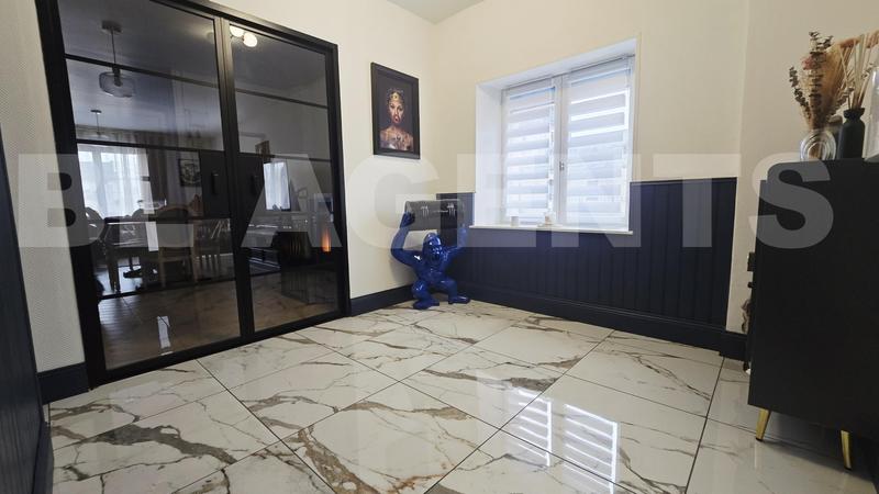 Maison - 260 m² - 10 pièces