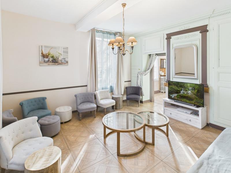 Maison - 320 m² - 12 pièces