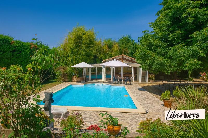 Maison de maîtres - 600 m² - 6 pièces