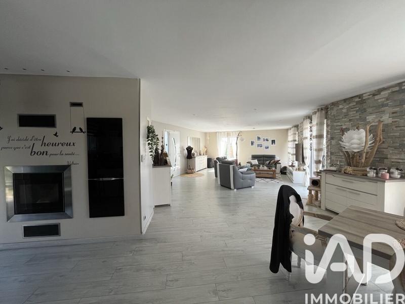 Maison - 240 m² - 11 pièces