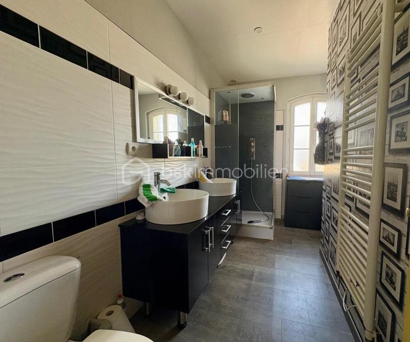 Maison traditionnelle - 245 m² - 7 pièces