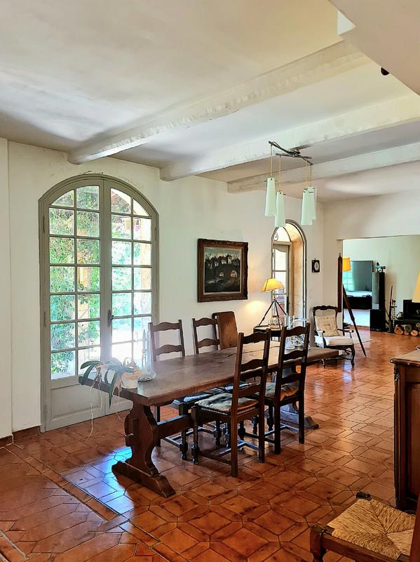 Maison - 236 m² - 7 pièces