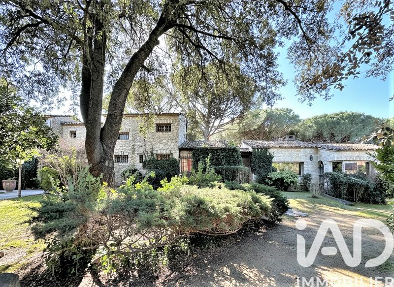 Maison - 325 m² - 8 pièces