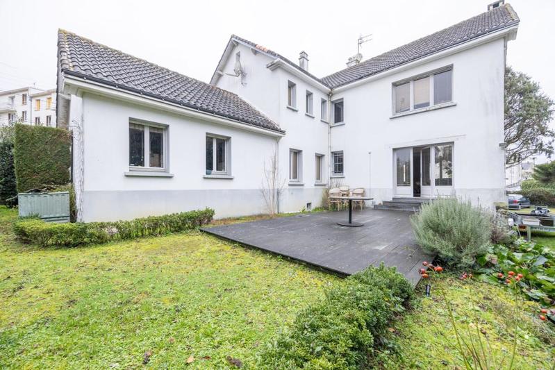 Maison - 285 m² - 11 pièces