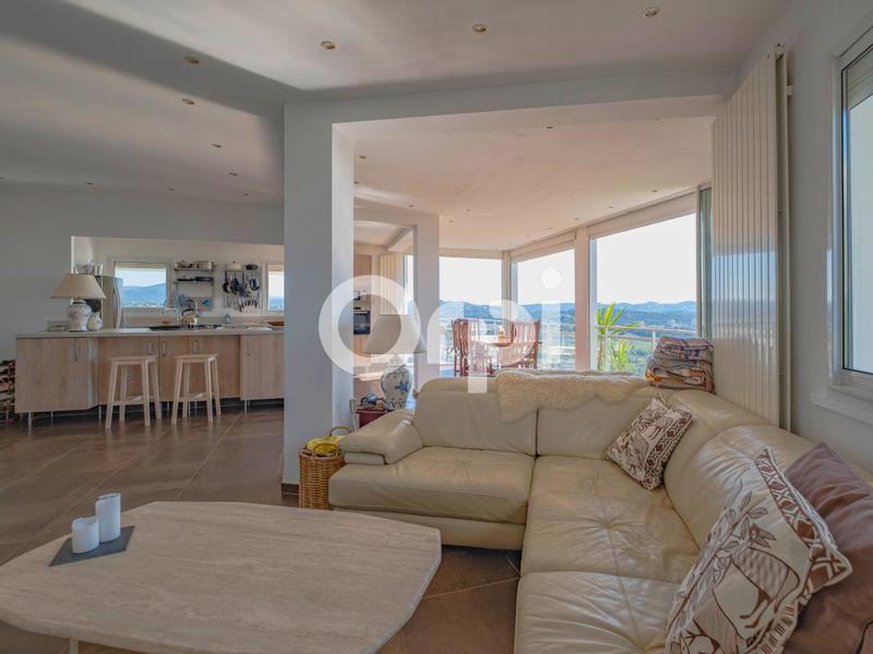 Villa - 260 m² - 5 pièces