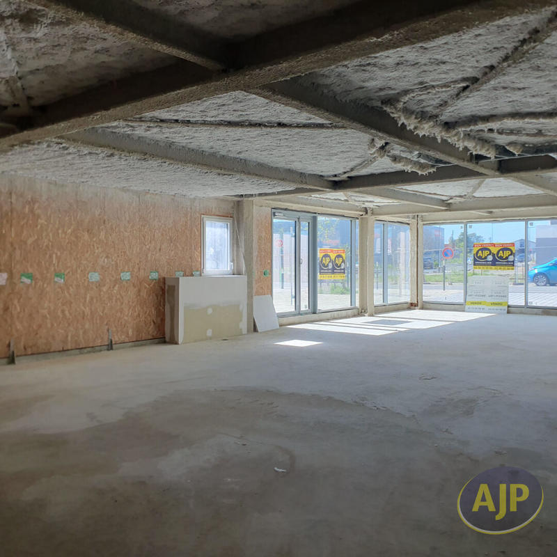 Local commercial - 166 m² - 1 pièce