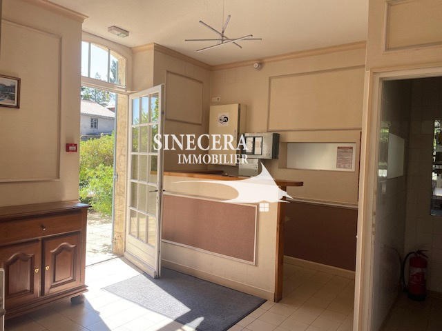 Maison - 725 m² - 6 pièces