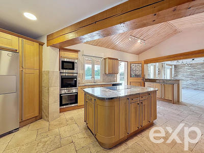 Maison - 261 m² - 11 pièces