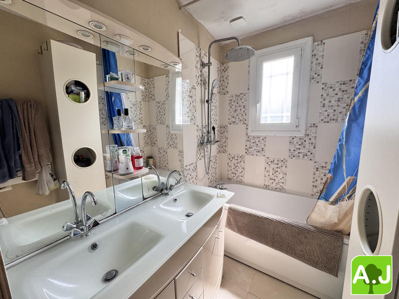 Maison - 110 m² - 6 pièces