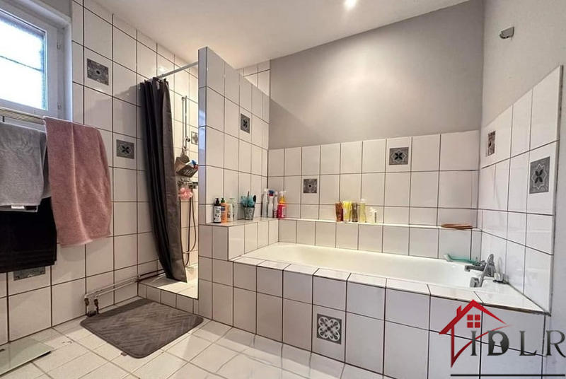 Maison - 195 m² - 7 pièces