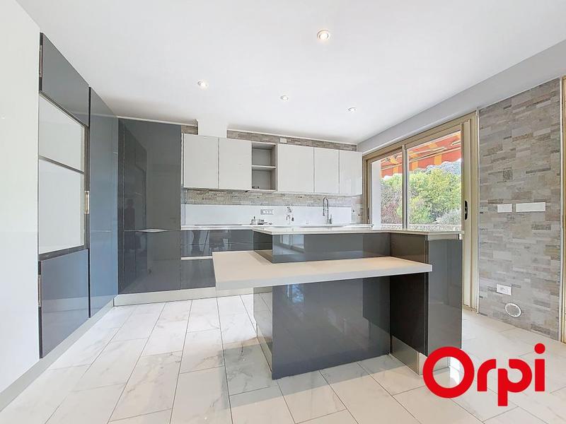 Propriété - 320 m² - 9 pièces