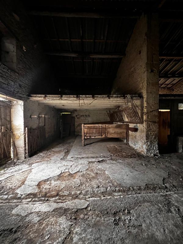 Grange - 180 m² - 1 pièce