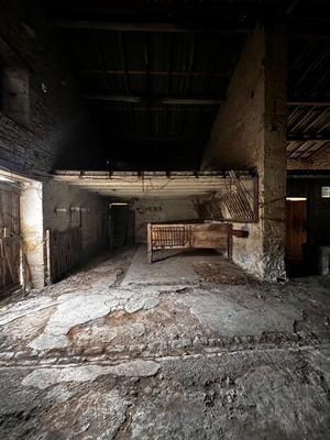 Grange - 180 m² - 1 pièce