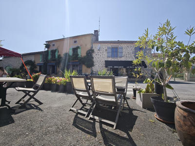 Maison - 331 m² - 6 pièces