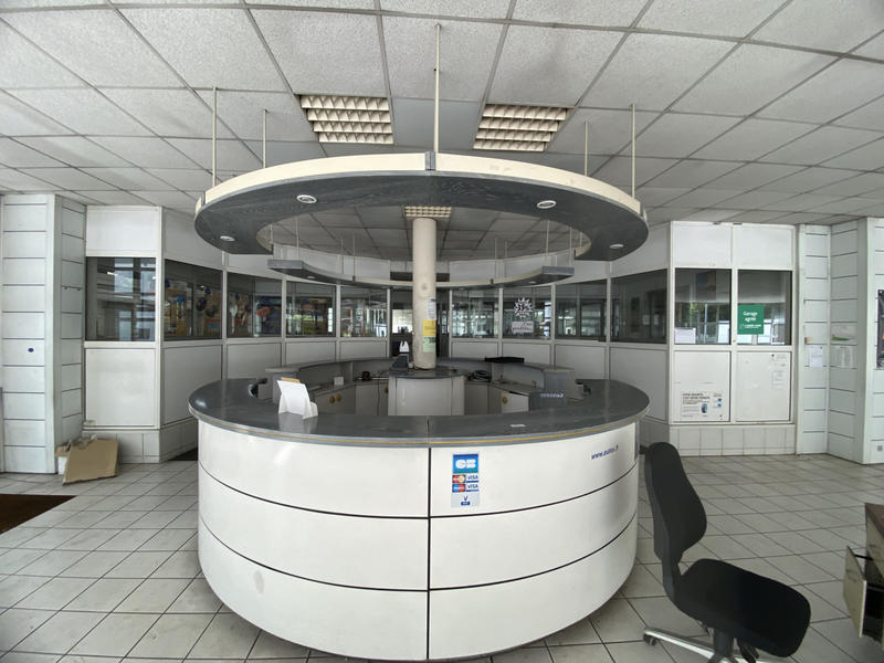 Local commercial - 1 900 m²