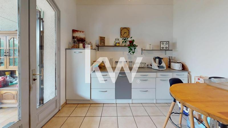 Maison - 214 m² - 9 pièces