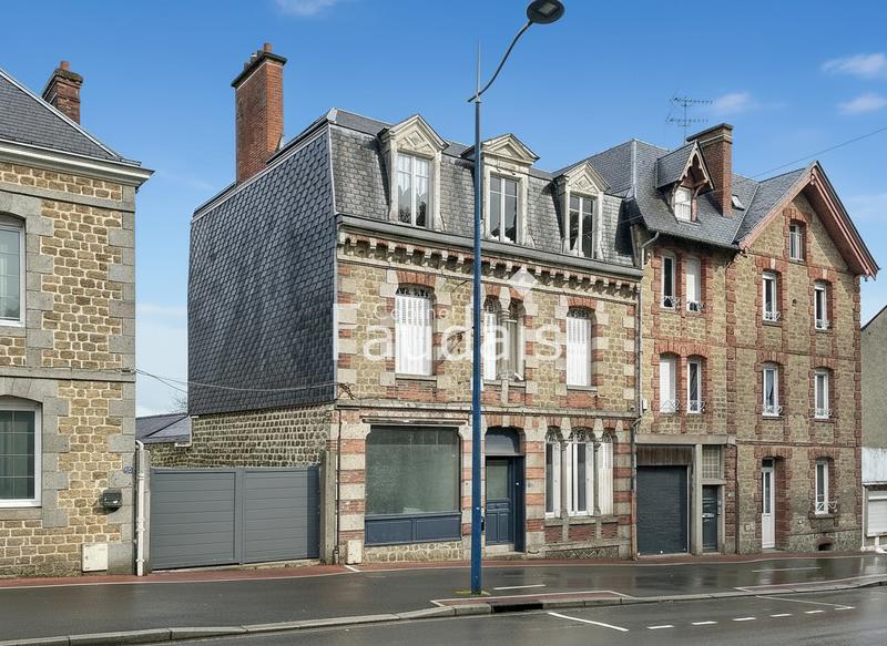 Maison - 243 m² - 8 pièces