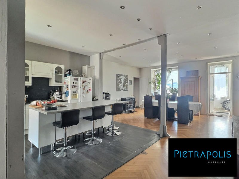 Maison - 302 m² - 10 pièces