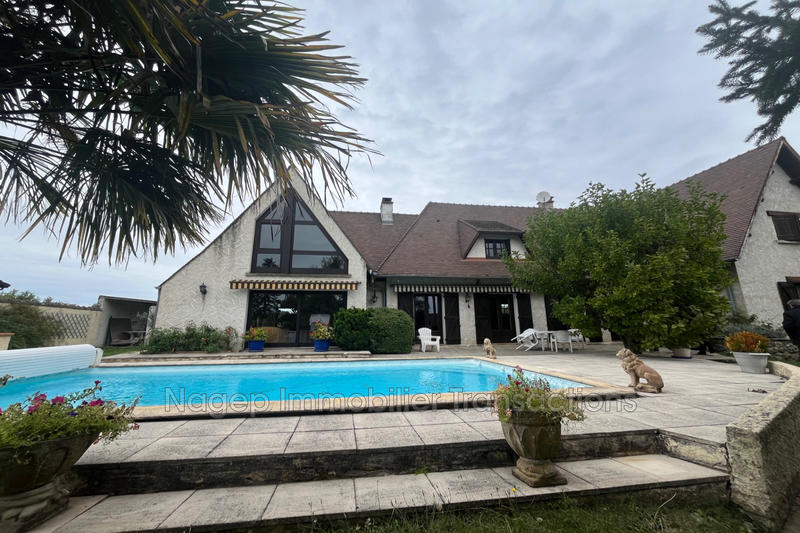 Maison - 259 m² - 8 pièces