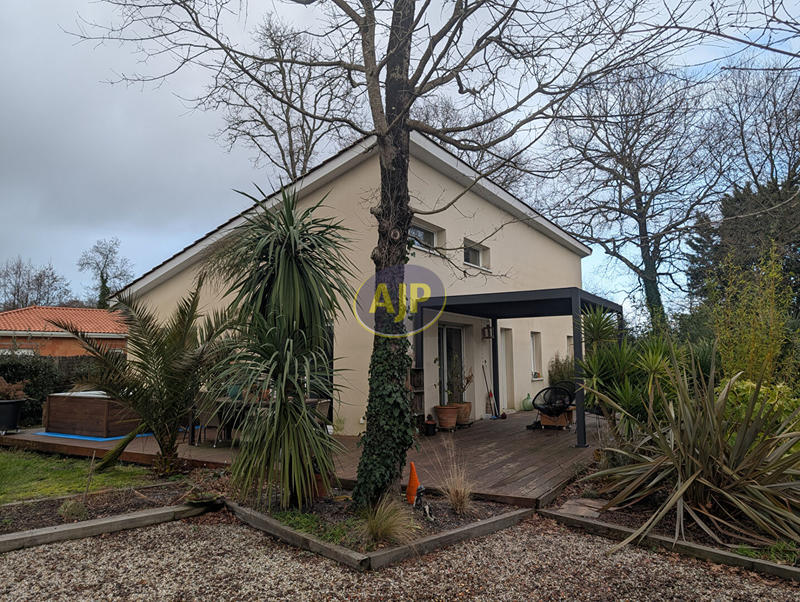 Maison - 99 m² - 5 pièces