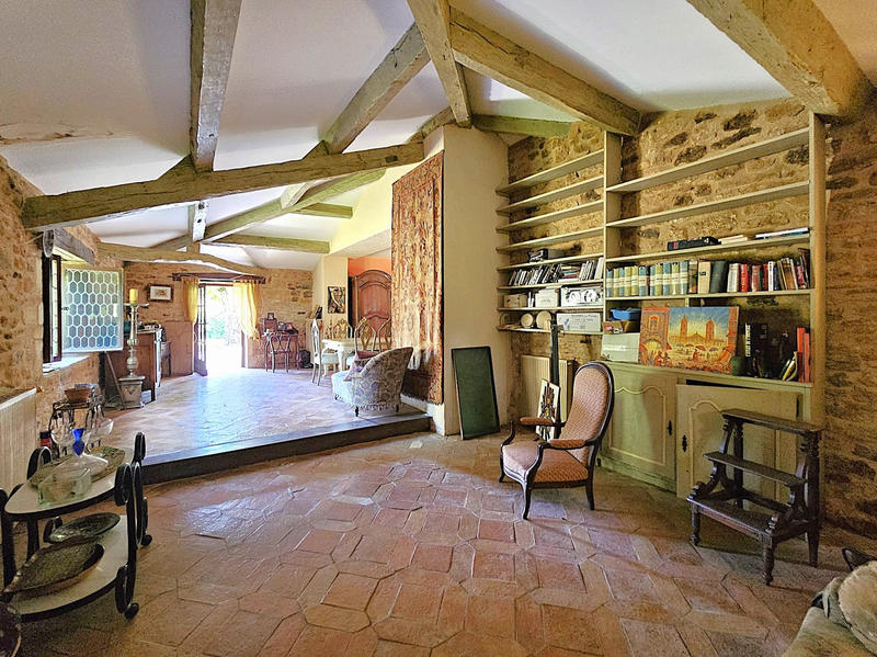 Maison - 220 m² - 7 pièces