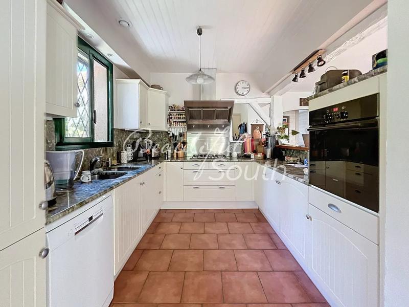 Maison - 147 m² - 9 pièces