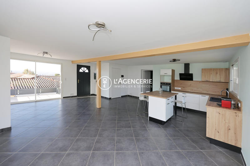 Villa - 90 m² - 4 pièces