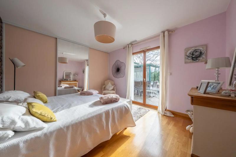 Maison - 233 m² - 7 pièces