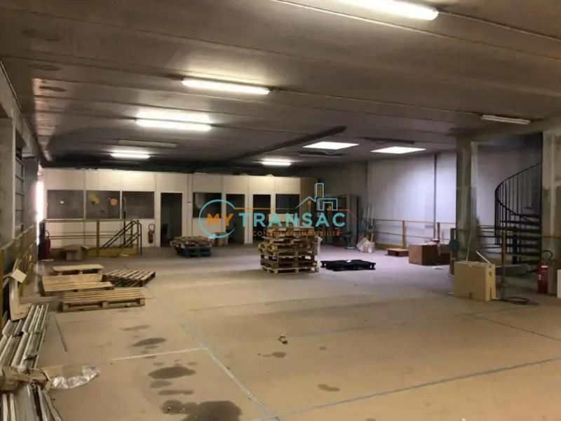 Entrepôt - 1 500 m²