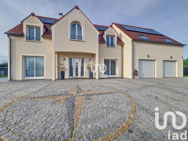 Maison - 240 m² - 8 pièces