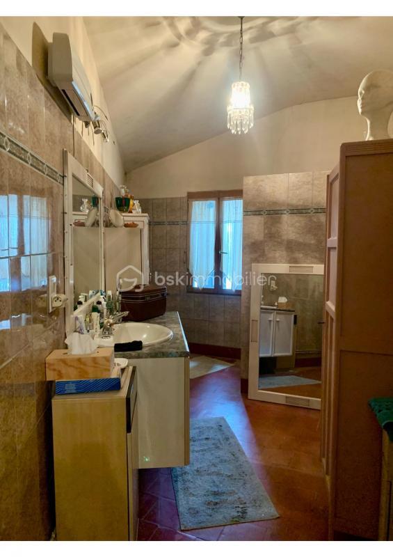 Maison - 636 m² - 7 pièces