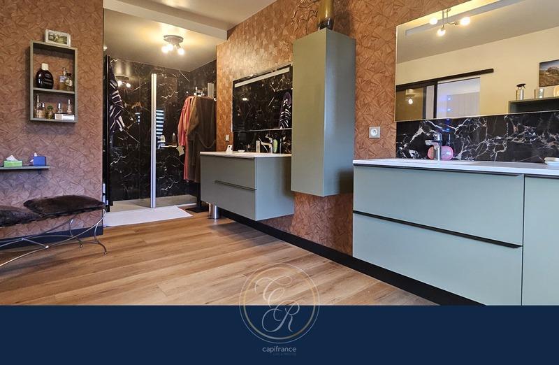 Maison - 277 m² - 8 pièces