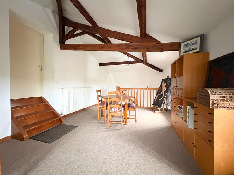 Maison - 247 m² - 8 pièces