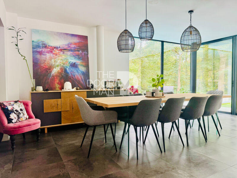 Maison - 239 m² - 7 pièces