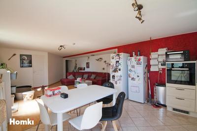 Maison - 1 500 m² - 10 pièces