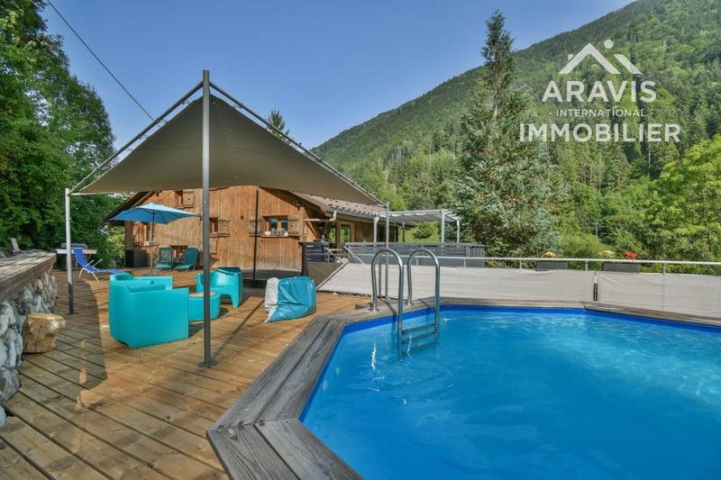 Propriété - 234 m² - 7 pièces