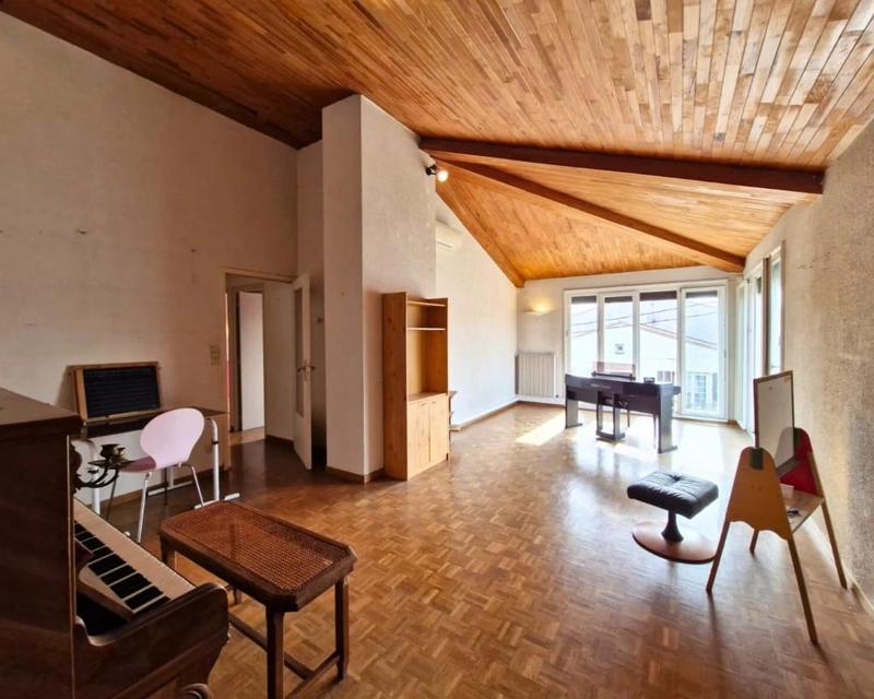 Maison - 270 m² - 11 pièces