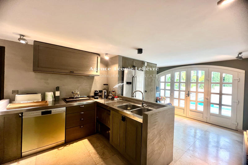 Maison - 273 m² - 9 pièces