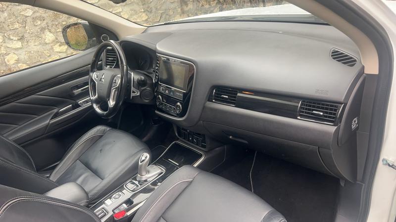 Mitsubishi Outlander III 2.0i Mvec 163 Plug in Hybrid 4wd Bva Intense Style - Automatique Toit ouvrant