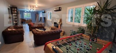 Maison - 239 m² - 10 pièces