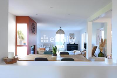 Maison - 151 m² - 7 pièces