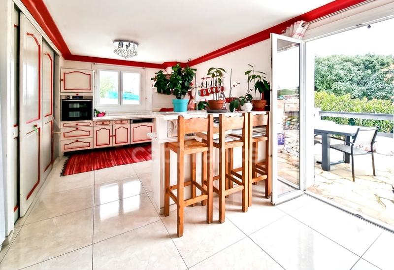 Maison - 272 m² - 10 pièces