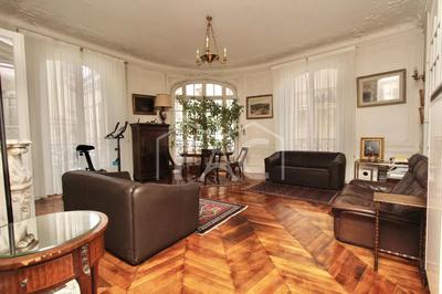 Appartement - 196 m² - 6 pièces